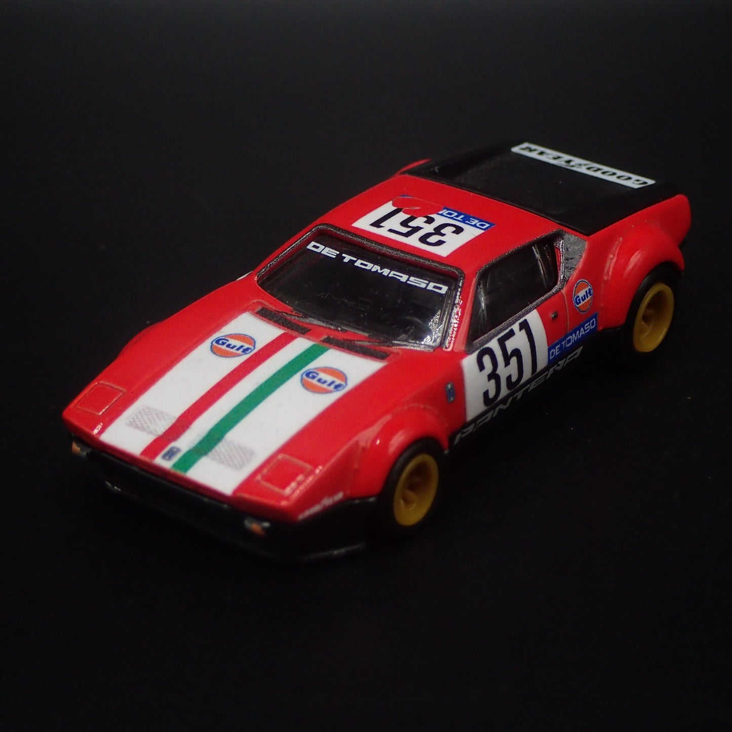 1972 DE TOMASO PANTERA GRUPPO 4 1:64 SCALE COLLECTIBLE DIORAMA DIECAST MODEL CAR