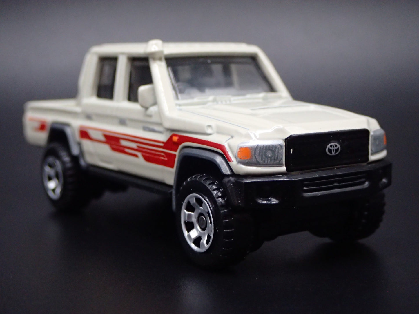 TOYOTA LAND CRUISER 78 SERIES DOUBLE CAB TRUCK 1/64 SCALE DIECAST MODEL CAR