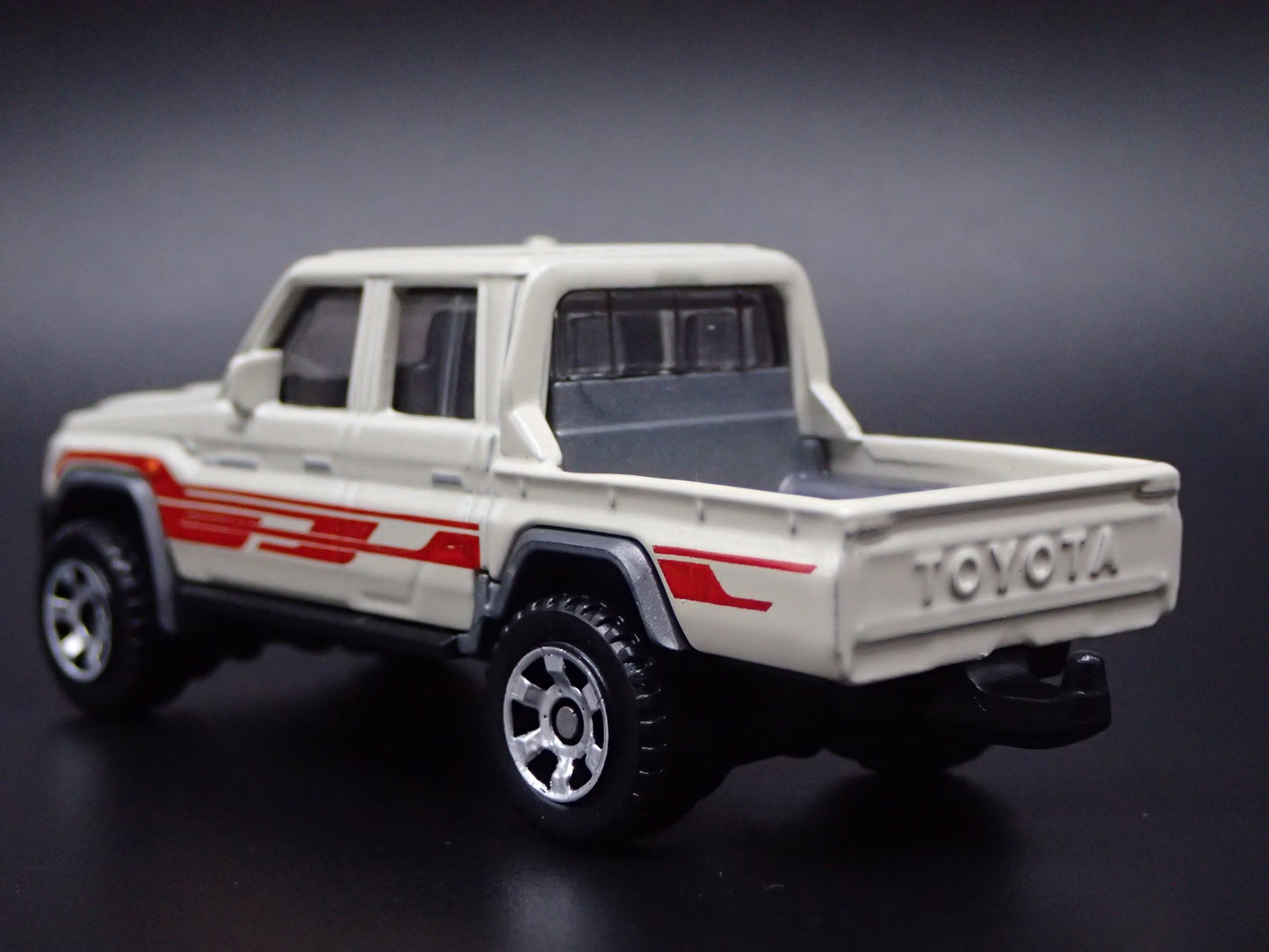 TOYOTA LAND CRUISER 78 SERIES DOUBLE CAB TRUCK 1/64 SCALE DIECAST MODEL CAR