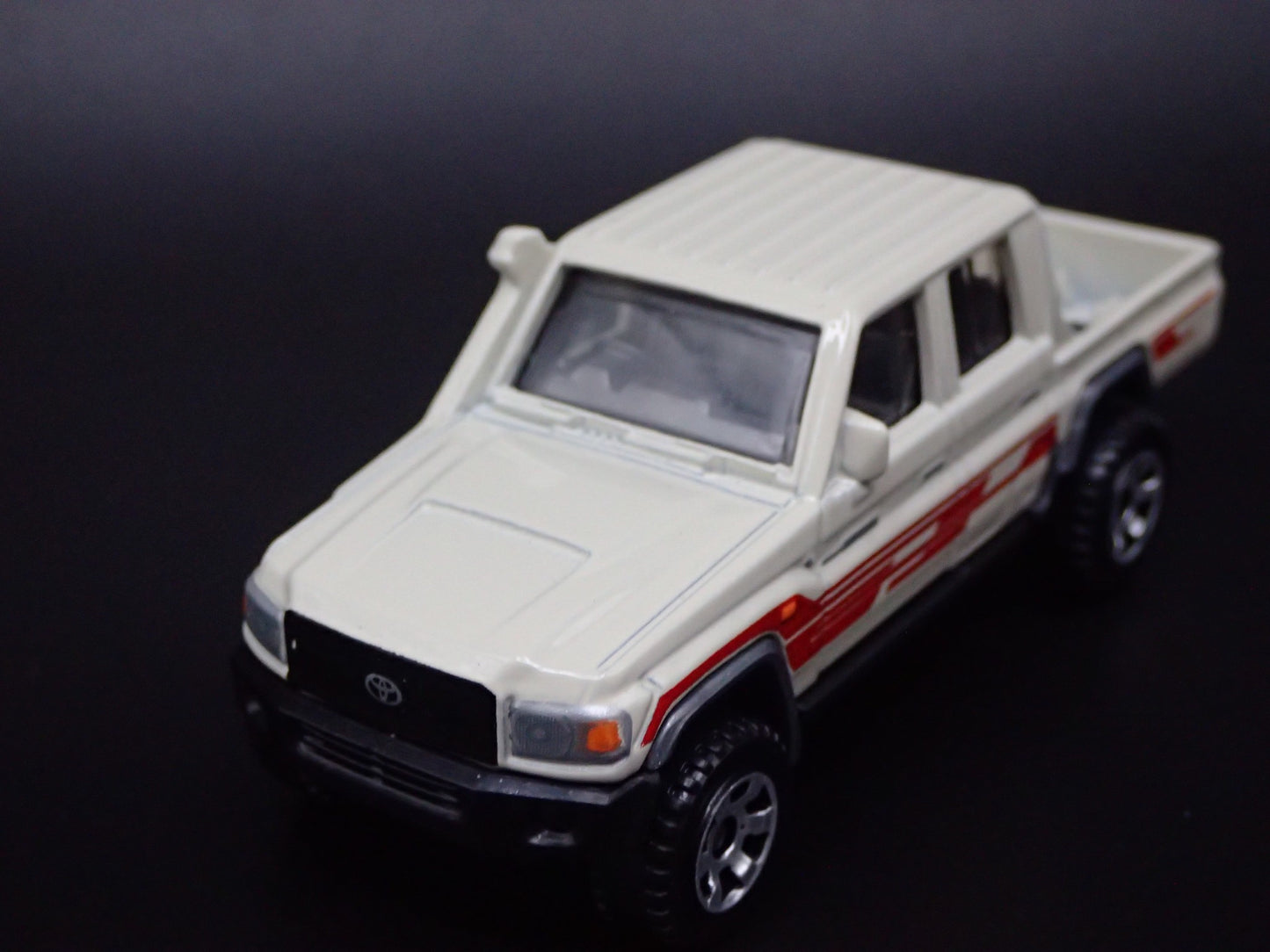 TOYOTA LAND CRUISER 78 SERIES DOUBLE CAB TRUCK 1/64 SCALE DIECAST MODEL CAR