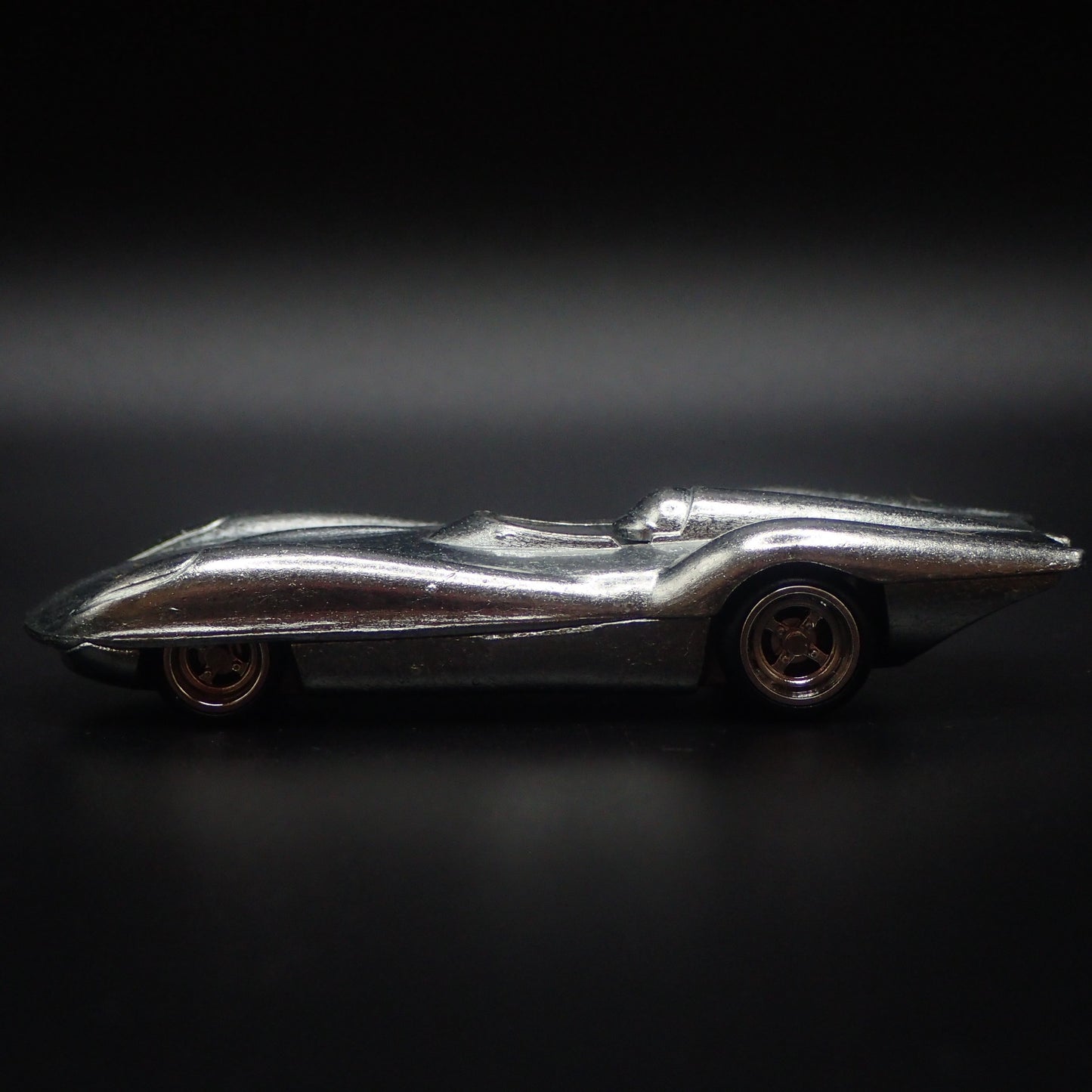 HOT WHEELS AERO SCULPT RACE CAR 1:64 SCALE COLLECTIBLE DIORAMA DIECAST MODEL CAR