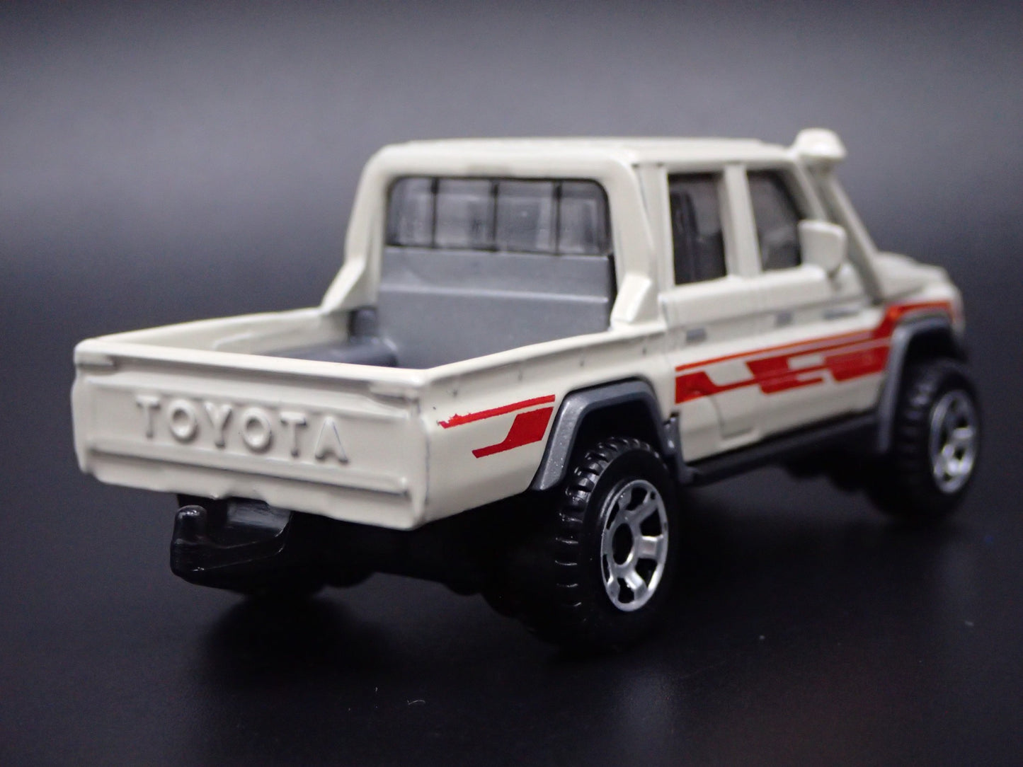 TOYOTA LAND CRUISER 78 SERIES DOUBLE CAB TRUCK 1/64 SCALE DIECAST MODEL CAR