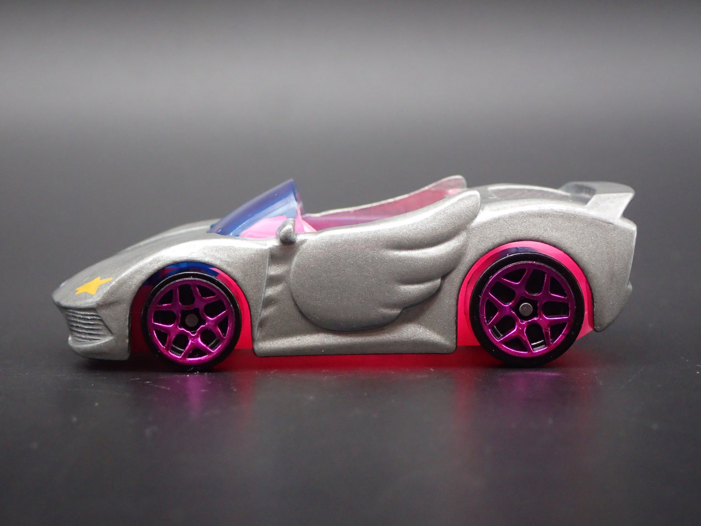 BARBIE EXTRA CONVERTIBLE SPORTS CAR 1:64 HW SCALE DIORAMA DIECAST MODEL CAR