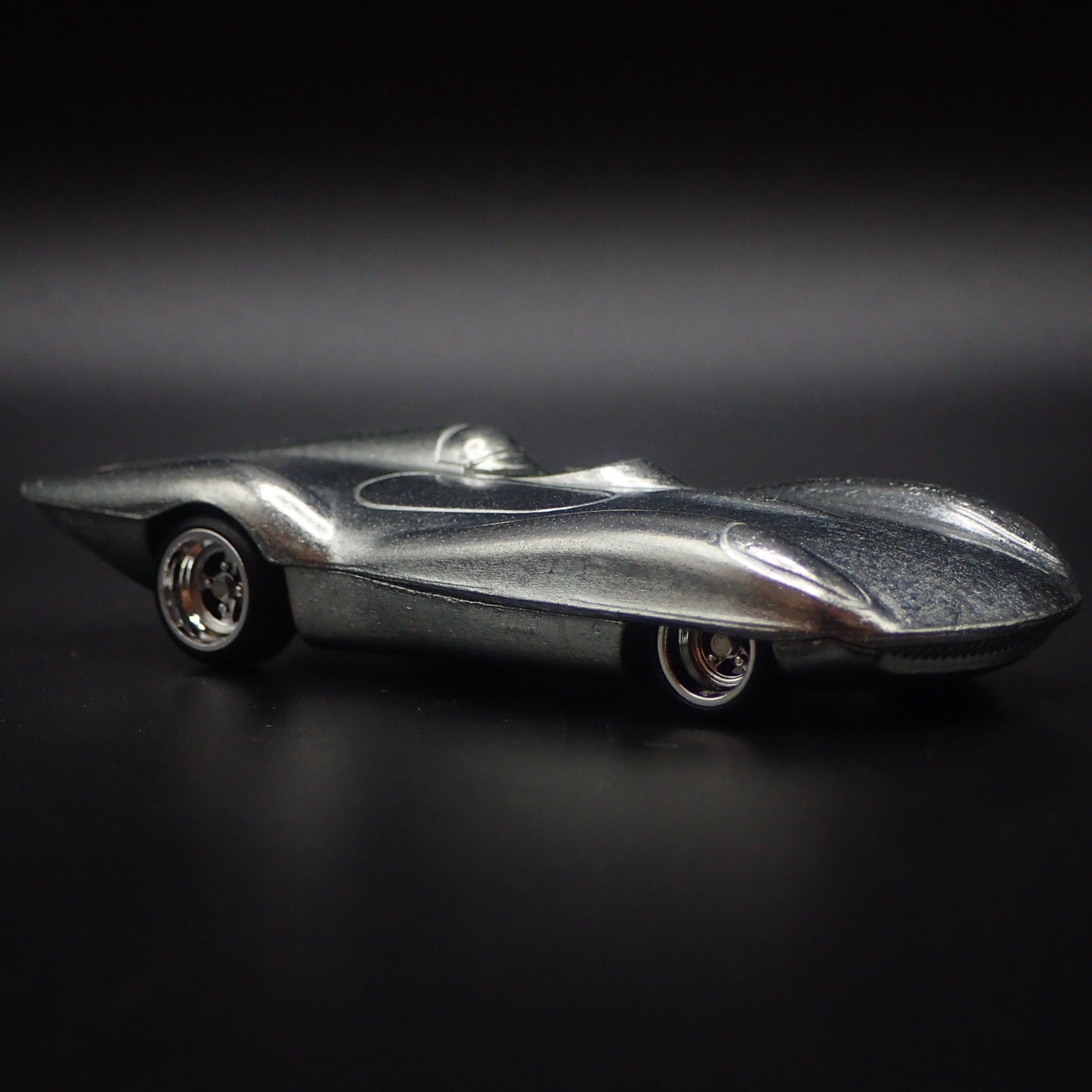 HOT WHEELS AERO SCULPT RACE CAR 1:64 SCALE COLLECTIBLE DIORAMA DIECAST MODEL CAR