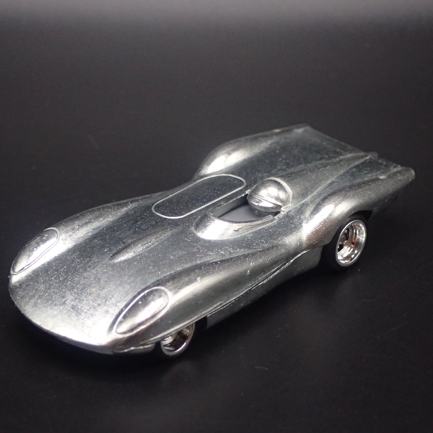 HOT WHEELS AERO SCULPT RACE CAR 1:64 SCALE COLLECTIBLE DIORAMA DIECAST MODEL CAR