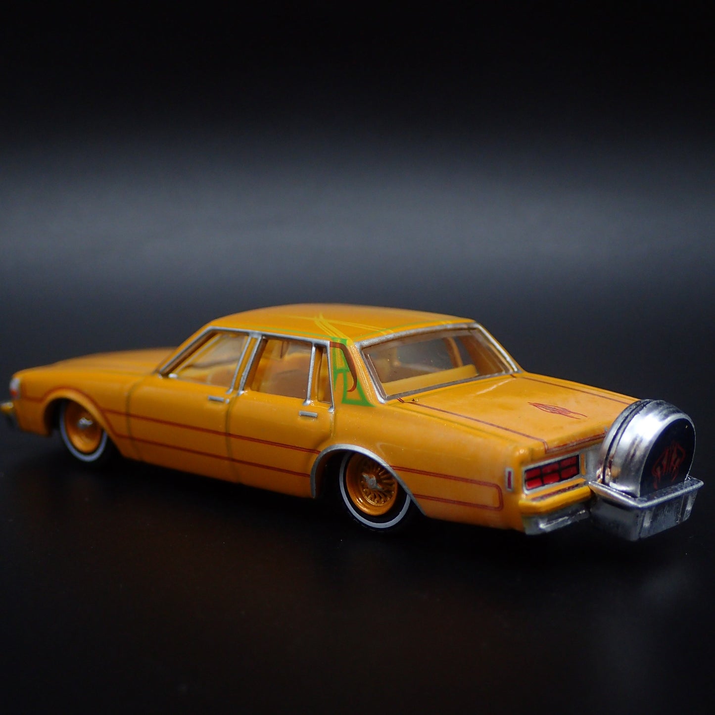 1990 90 CHEVY CHEVROLET CAPRICE CLASSIC LOWRIDER 1/64 SCALE DIECAST MODEL CAR