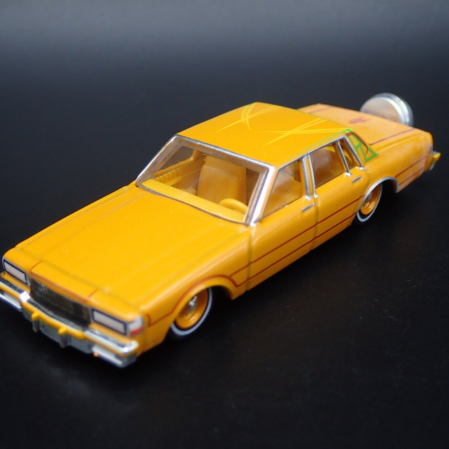 1990 90 CHEVY CHEVROLET CAPRICE CLASSIC LOWRIDER 1/64 SCALE DIECAST MODEL CAR