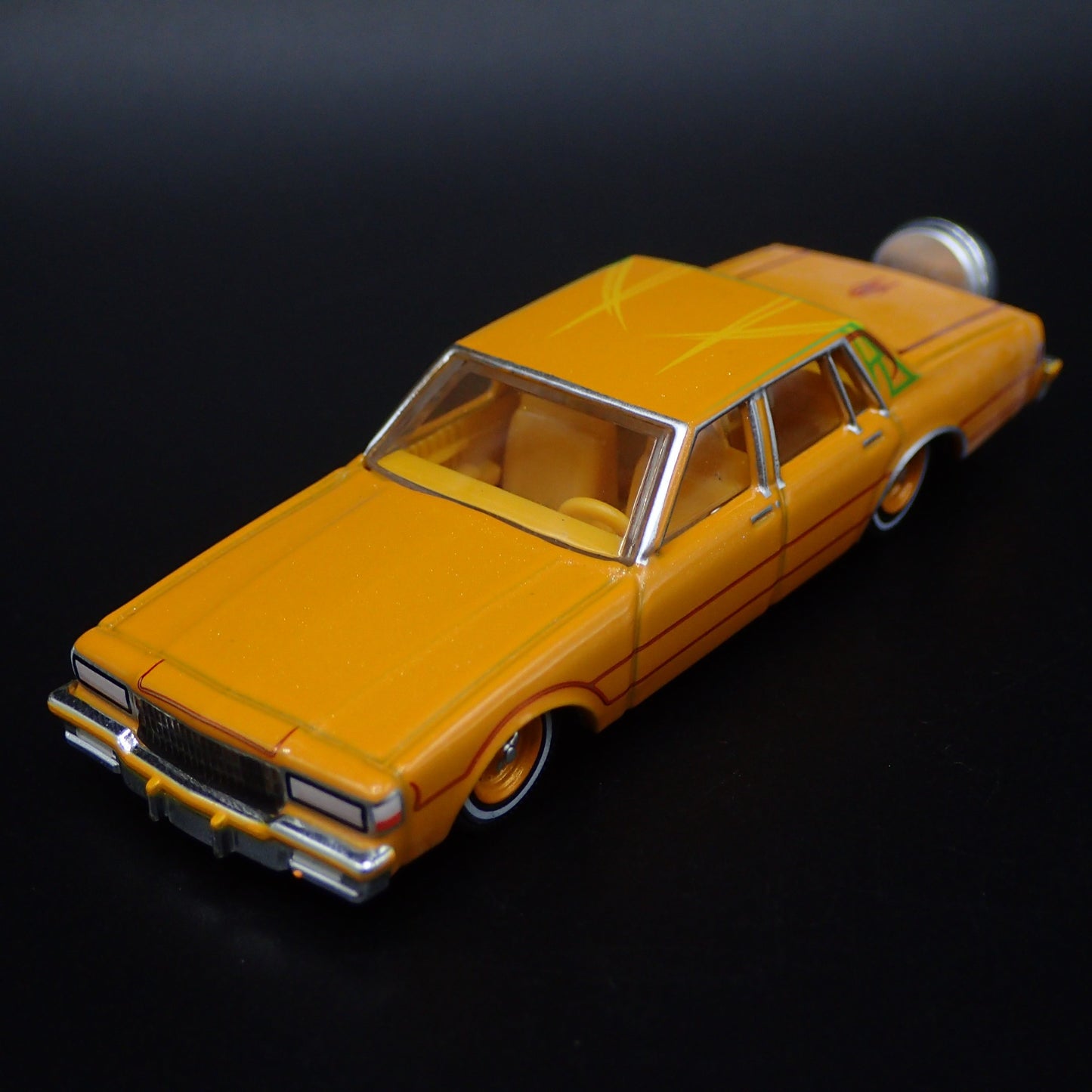 1990 90 CHEVY CHEVROLET CAPRICE CLASSIC LOWRIDER 1/64 SCALE DIECAST MODEL CAR