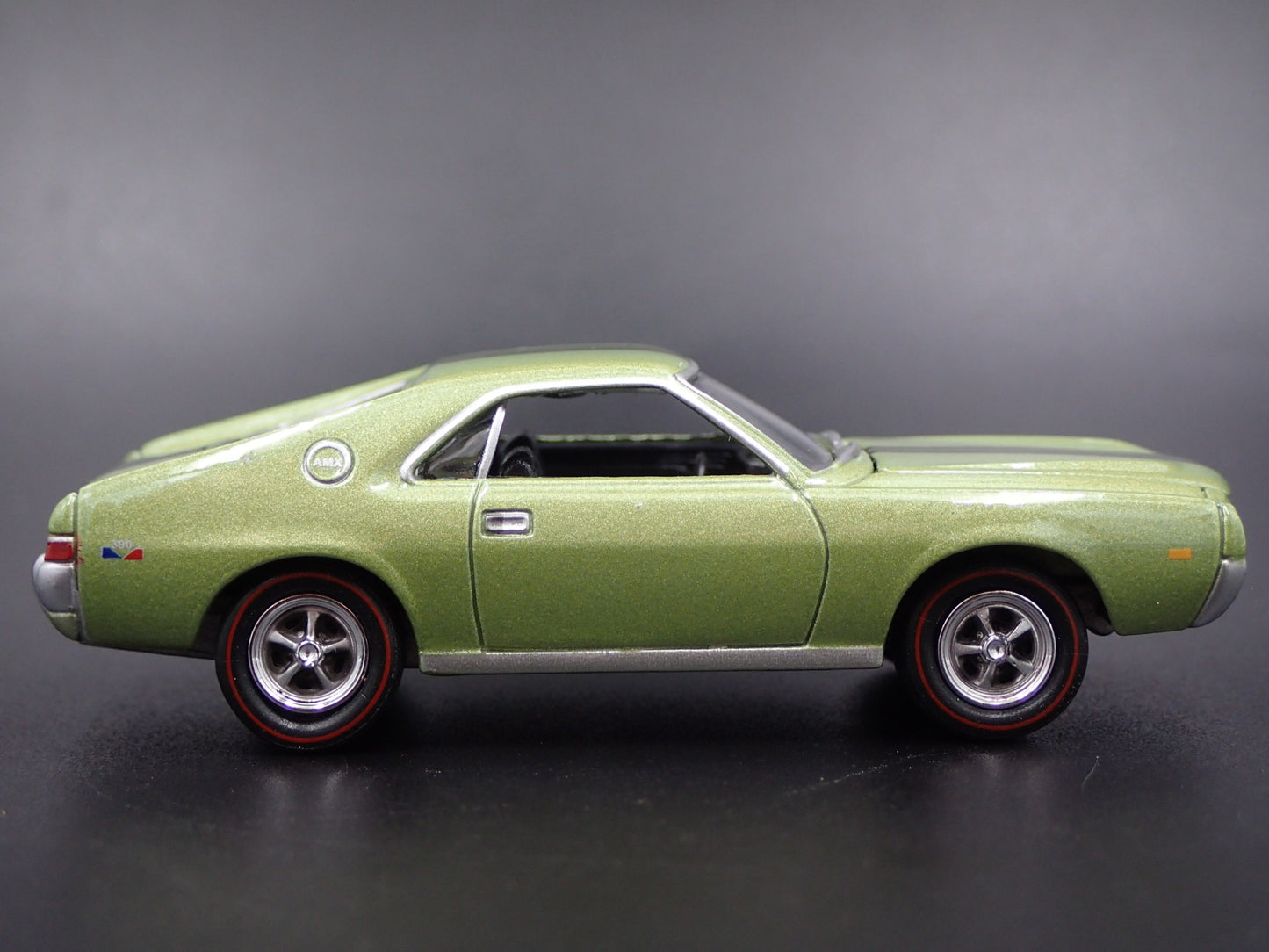 1968 68 AMC AMX MUSCLE CAR RARE 1:64 SCALE COLLECTIBLE DIORAMA DIECAST MODEL CAR