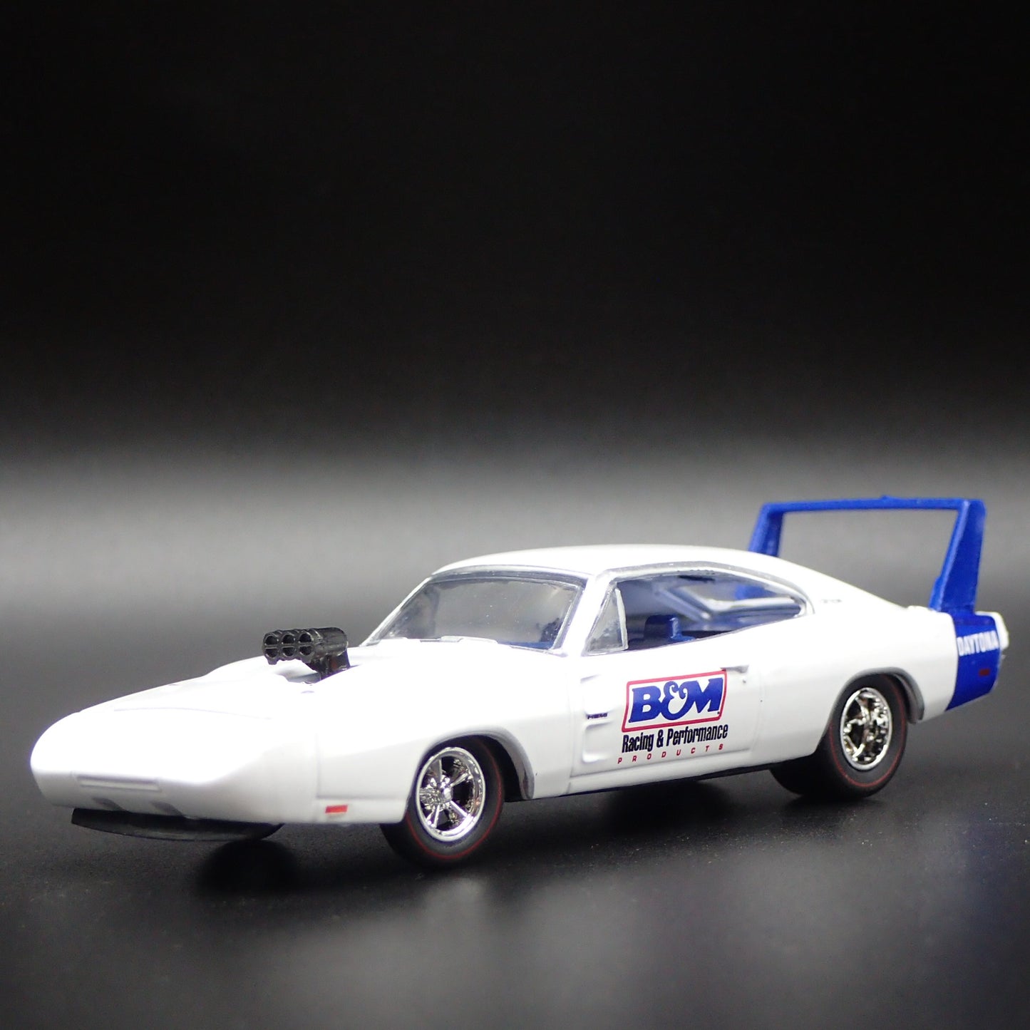 1969 69 DODGE CHARGER DAYTONA HEMI B&M RACE 1:64 SCALE DIORAMA DIECAST MODEL CAR