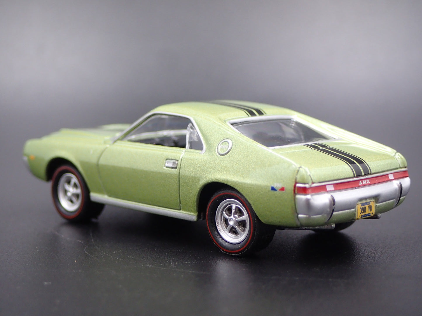 1968 68 AMC AMX MUSCLE CAR RARE 1:64 SCALE COLLECTIBLE DIORAMA DIECAST MODEL CAR