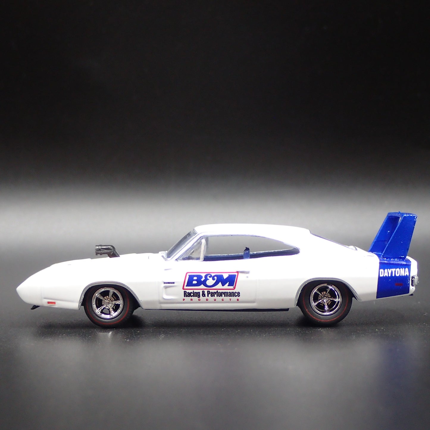 1969 69 DODGE CHARGER DAYTONA HEMI B&M RACE 1:64 SCALE DIORAMA DIECAST MODEL CAR