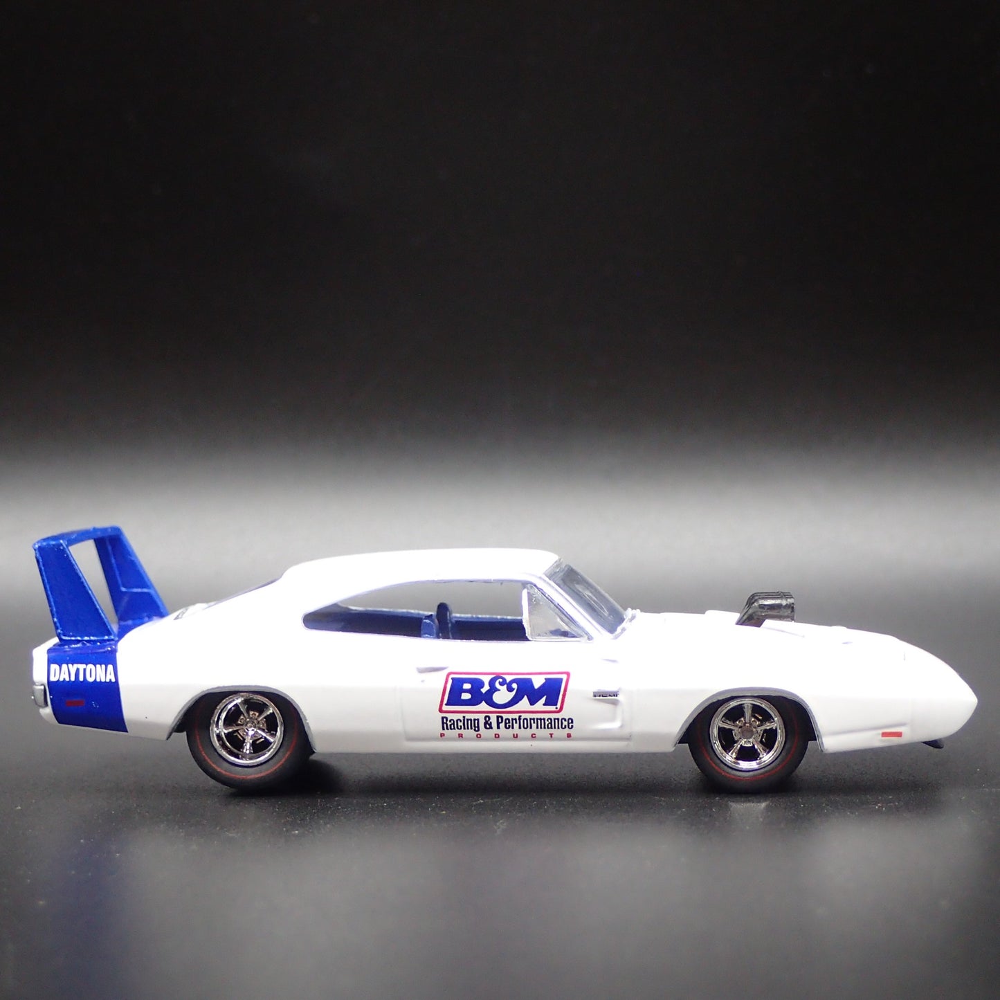 1969 69 DODGE CHARGER DAYTONA HEMI B&M RACE 1:64 SCALE DIORAMA DIECAST MODEL CAR