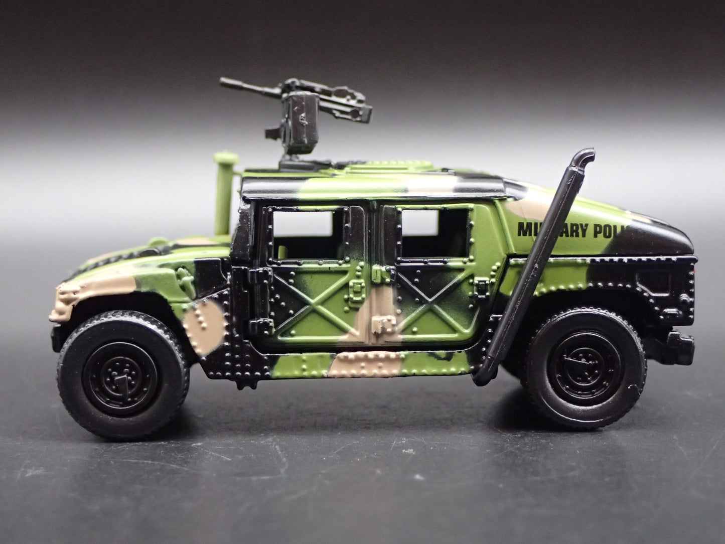 H1 M1025 HMMWV ARMAMENT CARRIER HUMVEE MILITARY U.N 1:64 SCALE DIECAST MODEL CAR