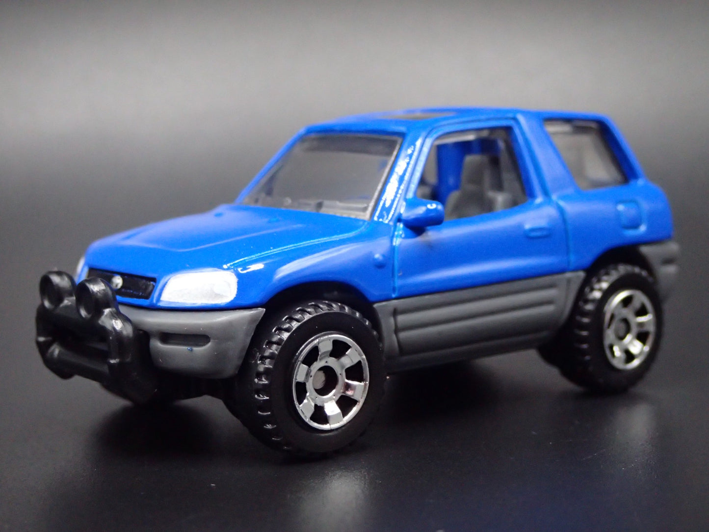 1996-2000 TOYOTA RAV4 RAV 4 OFF ROAD BLUE 1/64 SCALE DIORAMA DIECAST MODEL TRUCK