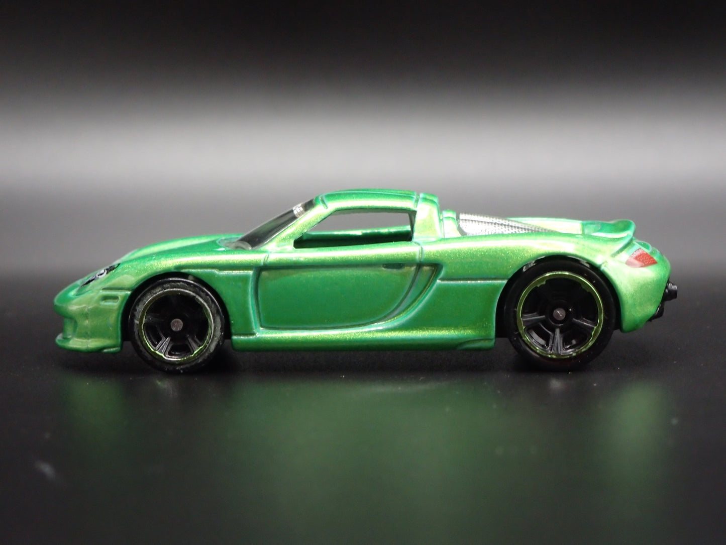 2003-2006 PORSCHE CARRERA GT SUPER CAR RARE 1:64 SCALE DIORAMA DIECAST MODEL CAR