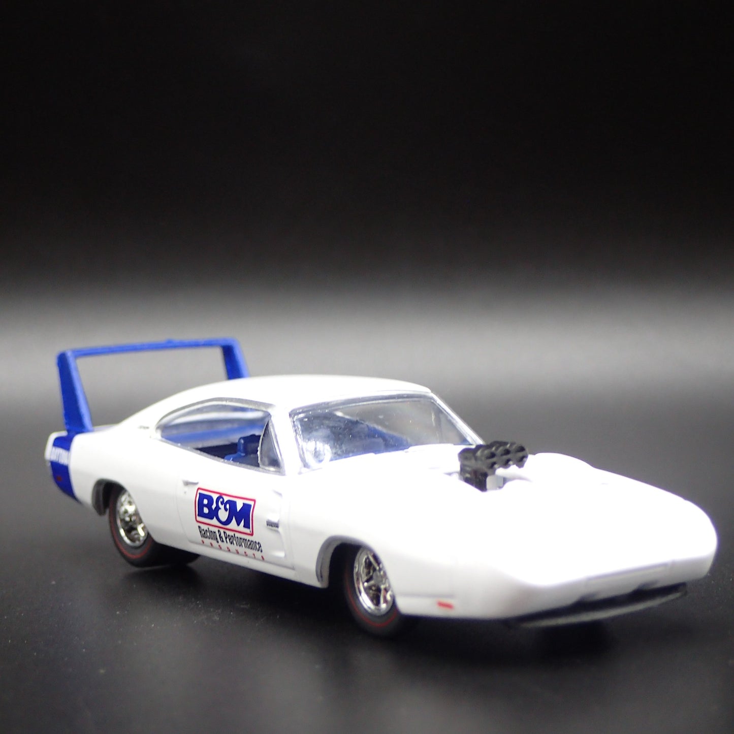 1969 69 DODGE CHARGER DAYTONA HEMI B&M RACE 1:64 SCALE DIORAMA DIECAST MODEL CAR