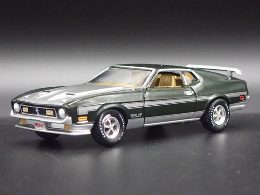 1971 71 FORD MUSTANG BOSS 351 FASTBACK GRN 1:64 SCALE DIORAMA DIECAST MODEL CAR