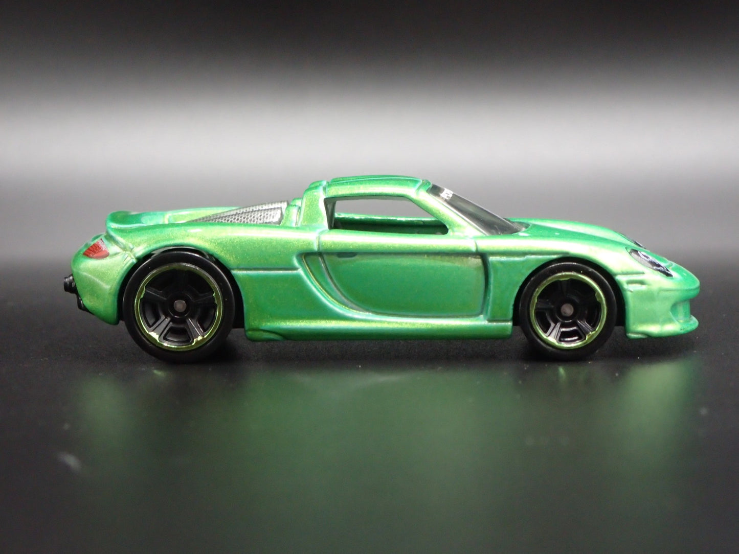 2003-2006 PORSCHE CARRERA GT SUPER CAR RARE 1:64 SCALE DIORAMA DIECAST MODEL CAR