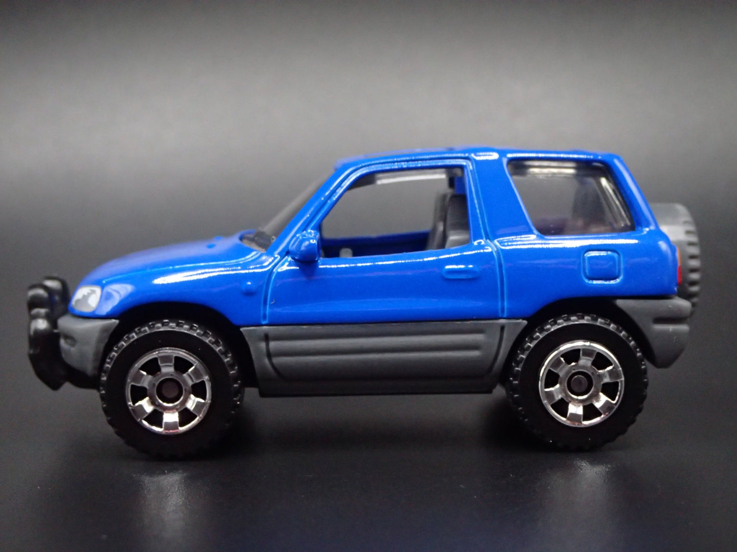 1996-2000 TOYOTA RAV4 RAV 4 OFF ROAD BLUE 1/64 SCALE DIORAMA DIECAST MODEL TRUCK