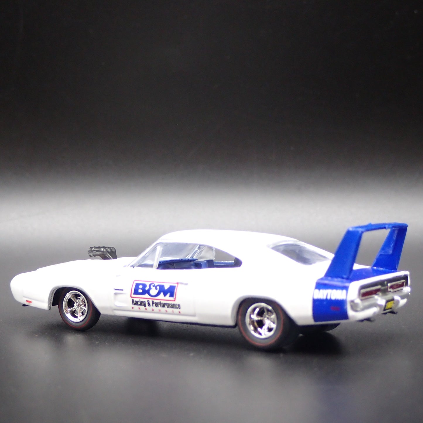 1969 69 DODGE CHARGER DAYTONA HEMI B&M RACE 1:64 SCALE DIORAMA DIECAST MODEL CAR