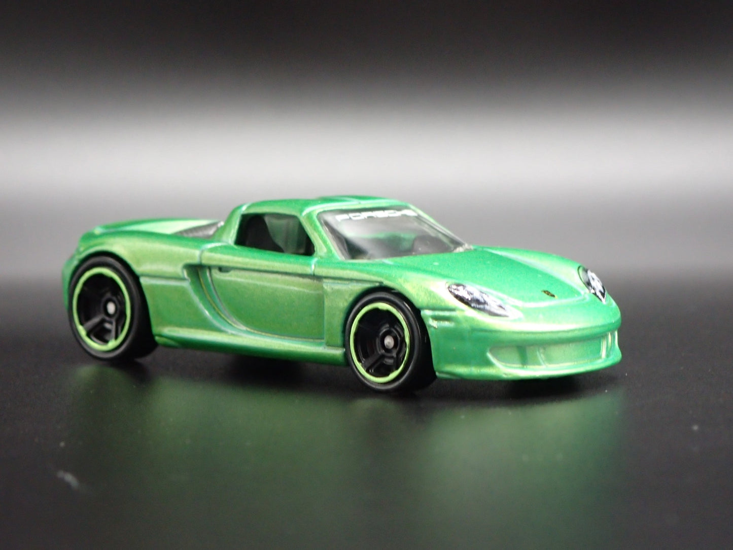 2003-2006 PORSCHE CARRERA GT SUPER CAR RARE 1:64 SCALE DIORAMA DIECAST MODEL CAR