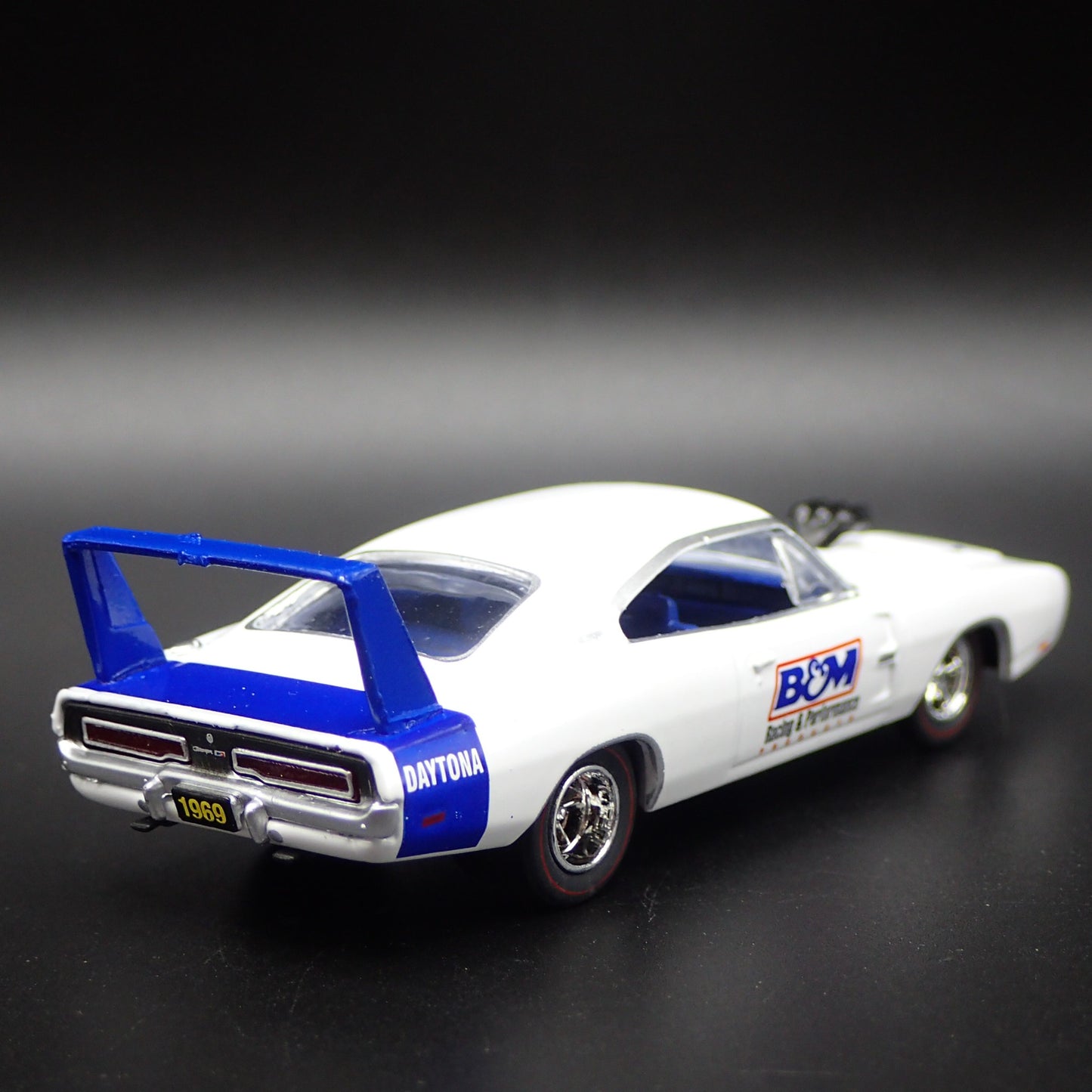 1969 69 DODGE CHARGER DAYTONA HEMI B&M RACE 1:64 SCALE DIORAMA DIECAST MODEL CAR