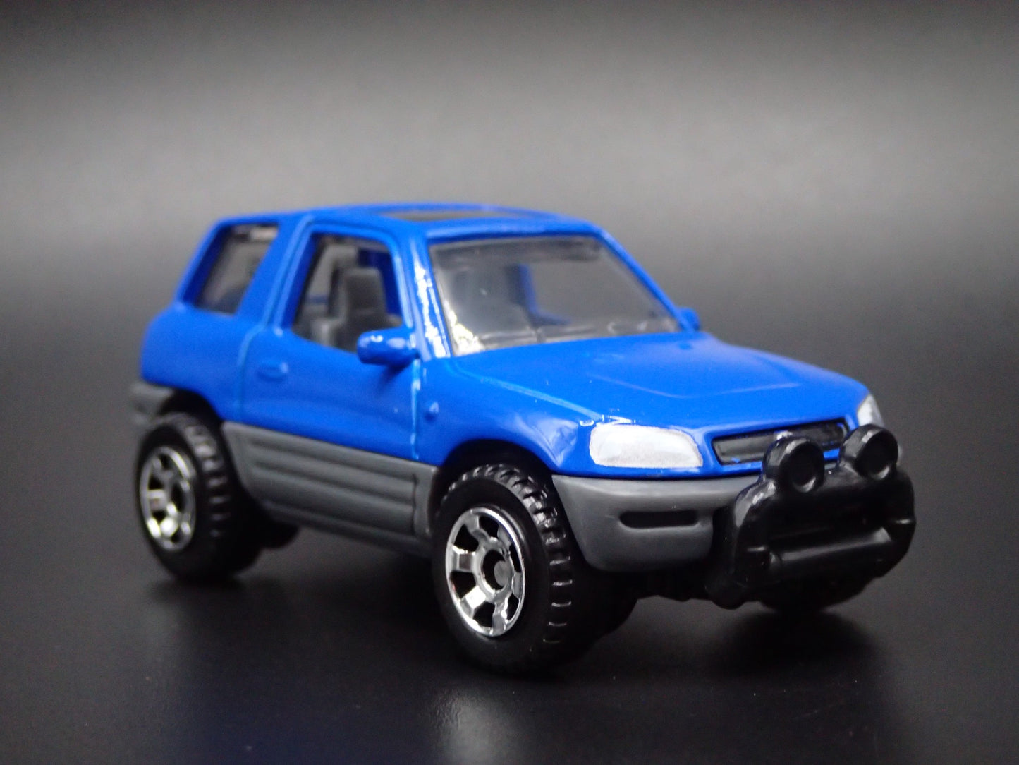 1996-2000 TOYOTA RAV4 RAV 4 OFF ROAD BLUE 1/64 SCALE DIORAMA DIECAST MODEL TRUCK