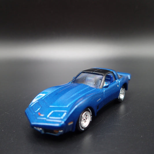 1982 82 CHEVY CHEVROLET CORVETTE STINGRAY 1:64 SCALE DIORAMA DIECAST MODEL CAR