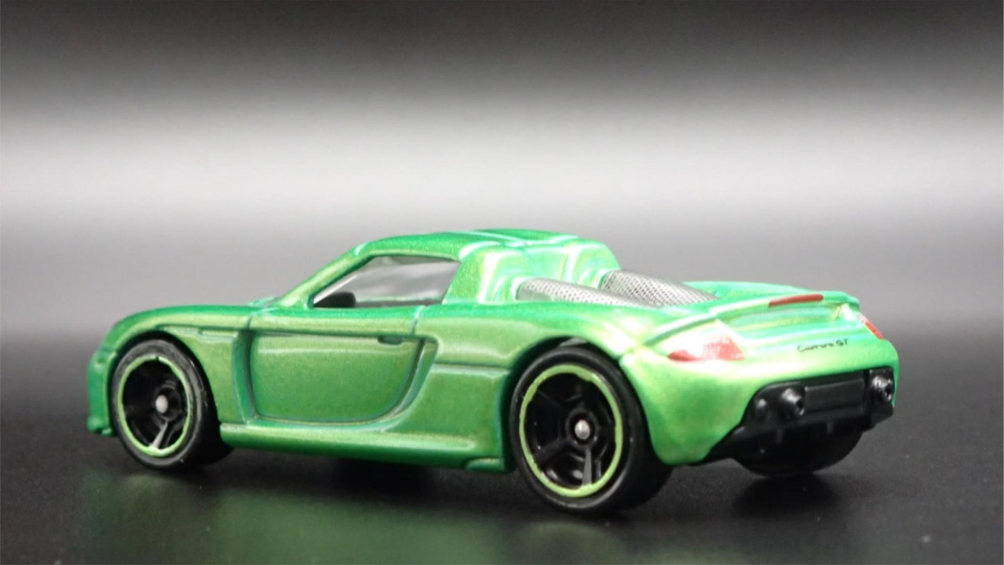 2003-2006 PORSCHE CARRERA GT SUPER CAR RARE 1:64 SCALE DIORAMA DIECAST MODEL CAR