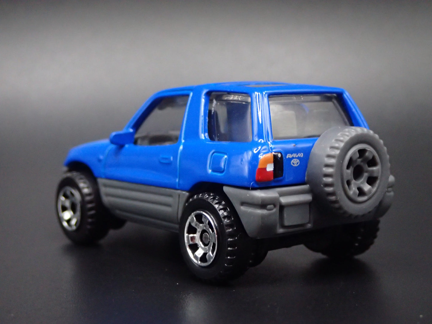 1996-2000 TOYOTA RAV4 RAV 4 OFF ROAD BLUE 1/64 SCALE DIORAMA DIECAST MODEL TRUCK