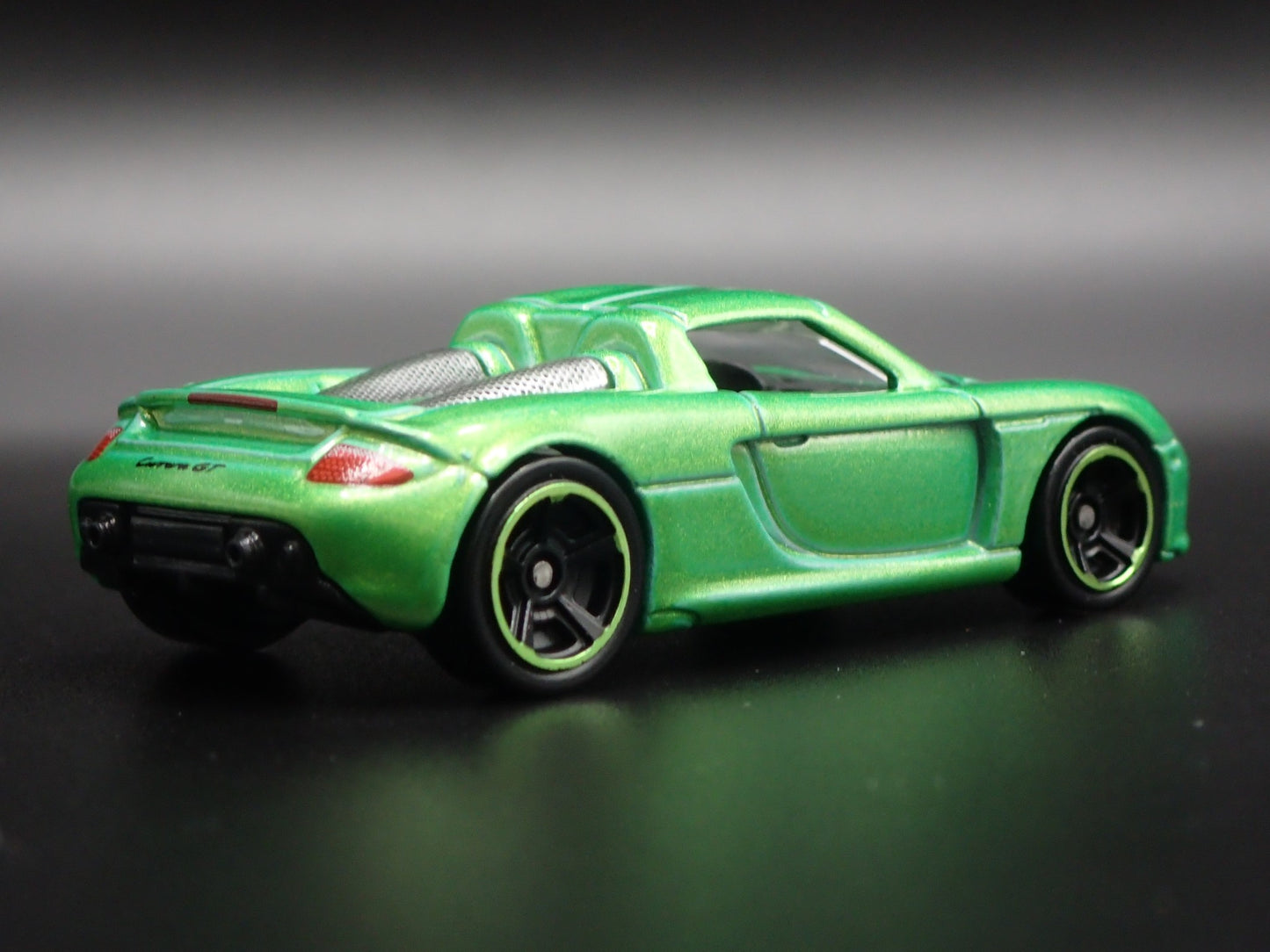 2003-2006 PORSCHE CARRERA GT SUPER CAR RARE 1:64 SCALE DIORAMA DIECAST MODEL CAR