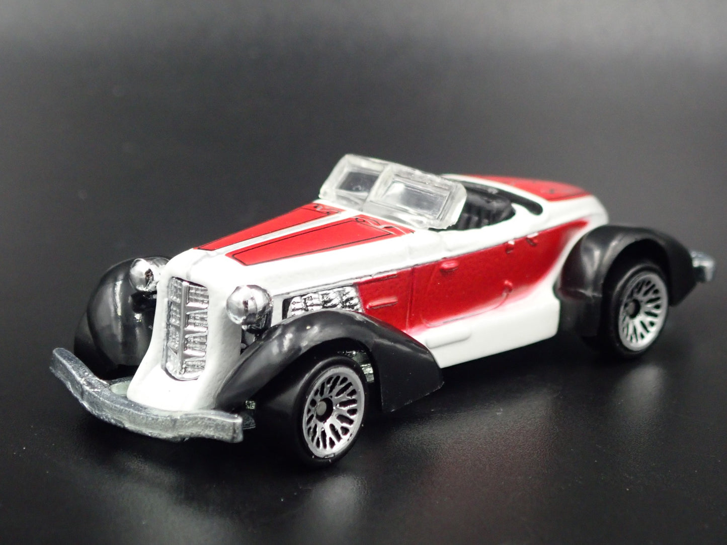 1936 36 AUBURN 852 BOAT TAIL 1:64 SCALE COLLECTIBLE DIORAMA DIECAST MODEL CAR