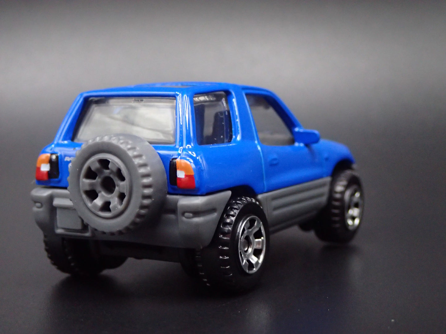 1996-2000 TOYOTA RAV4 RAV 4 OFF ROAD BLUE 1/64 SCALE DIORAMA DIECAST MODEL TRUCK
