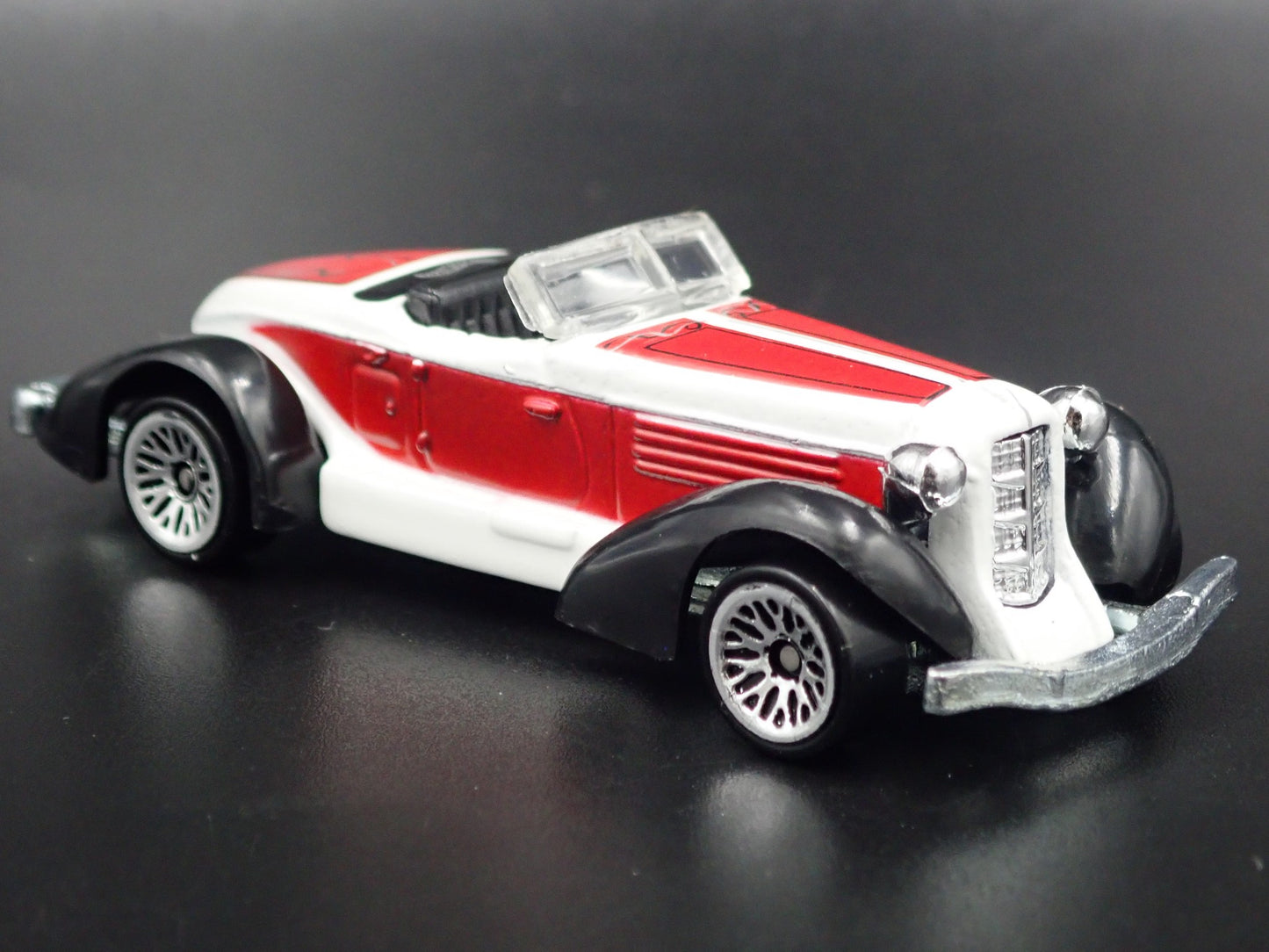 1936 36 AUBURN 852 BOAT TAIL 1:64 SCALE COLLECTIBLE DIORAMA DIECAST MODEL CAR