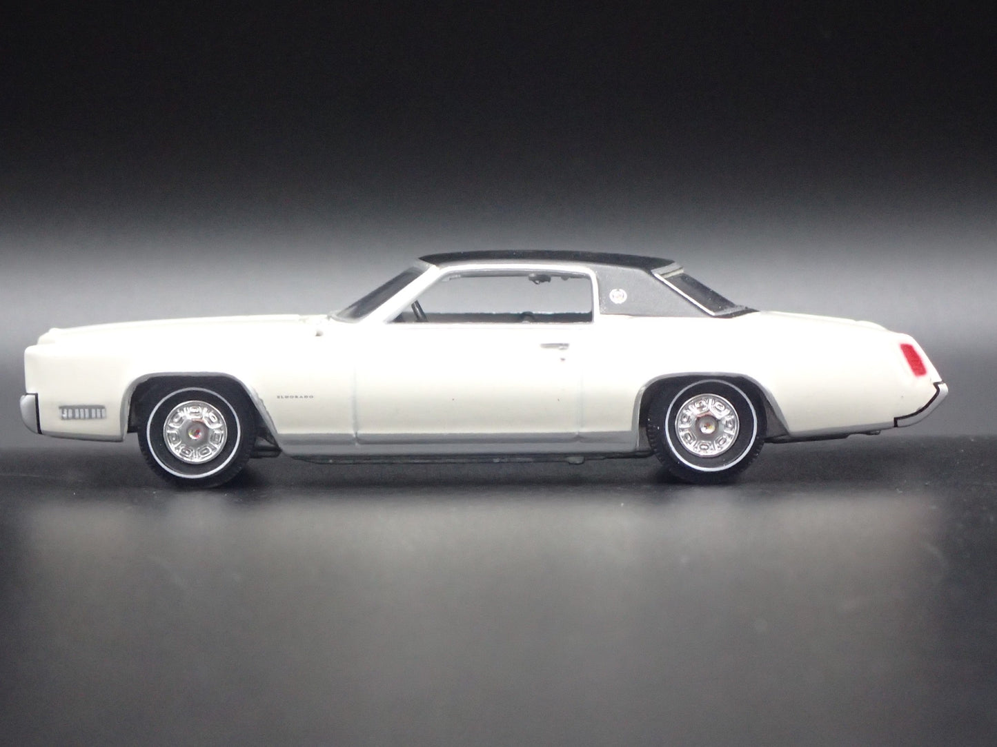 1967 67 CADDY CADILLAC ELDORADO 1:64 SCALE COLLECTIBLE DIORAMA DIECAST MODEL CAR