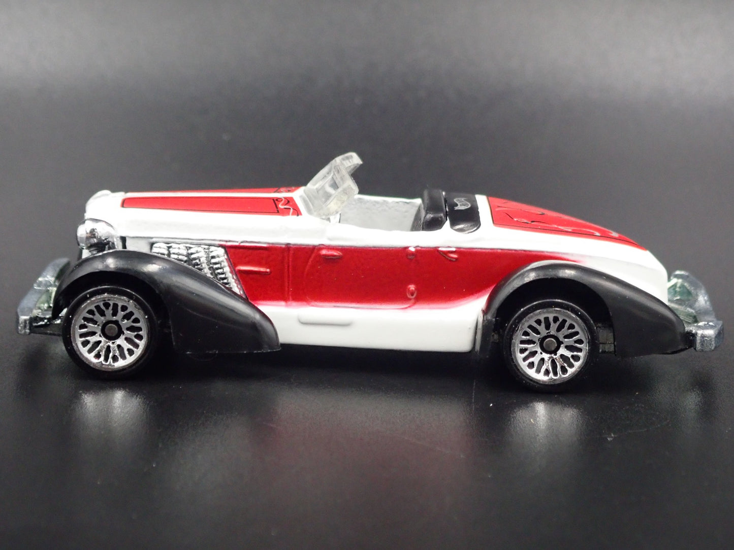 1936 36 AUBURN 852 BOAT TAIL 1:64 SCALE COLLECTIBLE DIORAMA DIECAST MODEL CAR