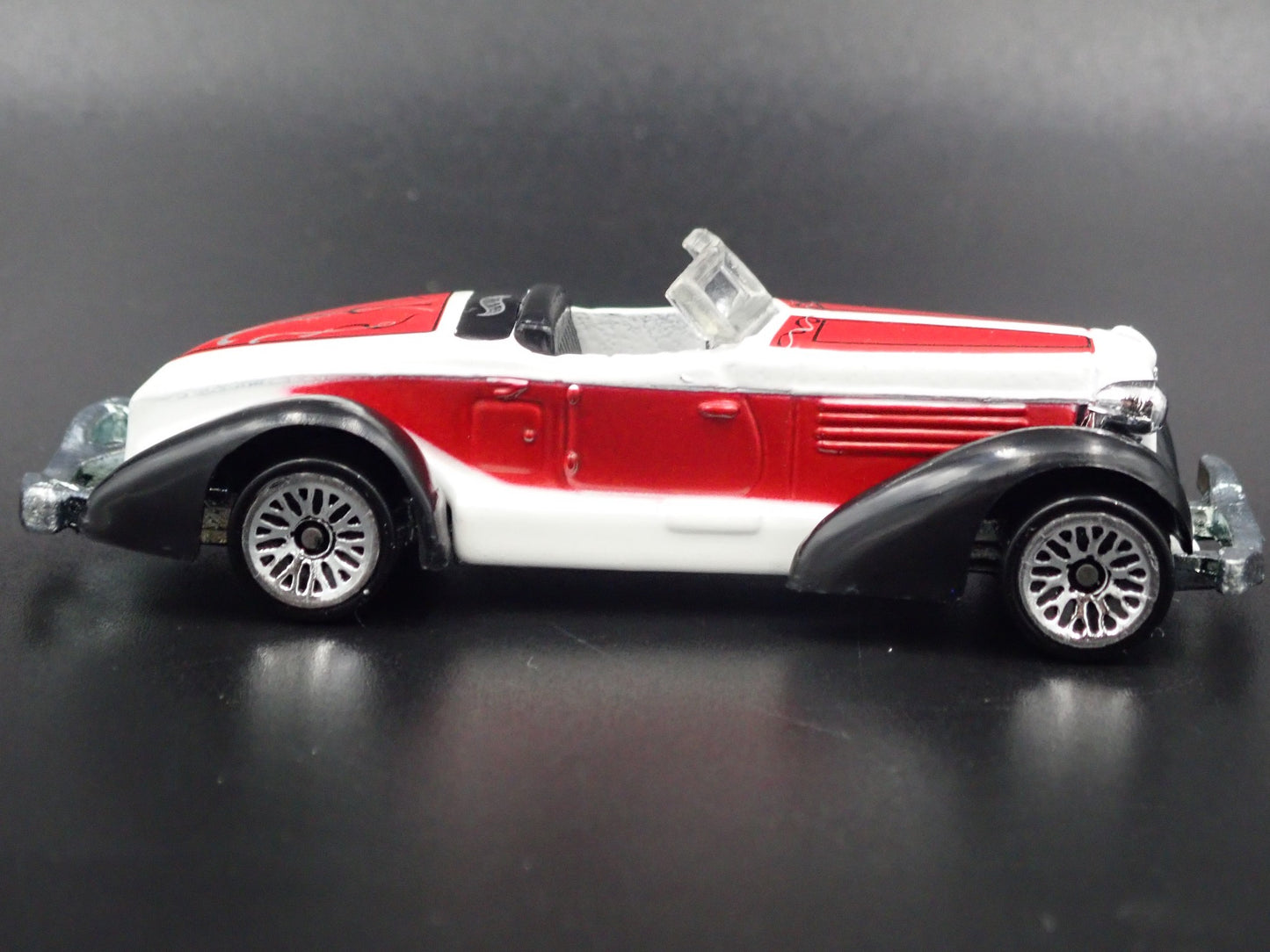 1936 36 AUBURN 852 BOAT TAIL 1:64 SCALE COLLECTIBLE DIORAMA DIECAST MODEL CAR