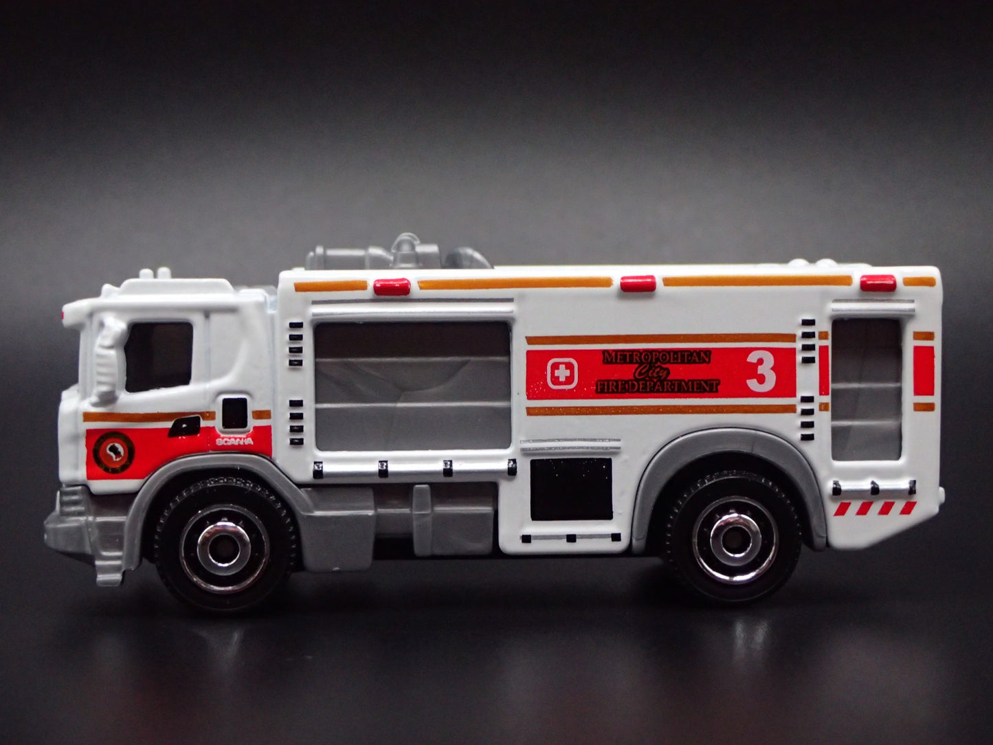 2016-2025 SCANIA XT FIRE TRUCK METROPOLITAN CITY 1:64 MB SCALE DIECAST MODEL CAR