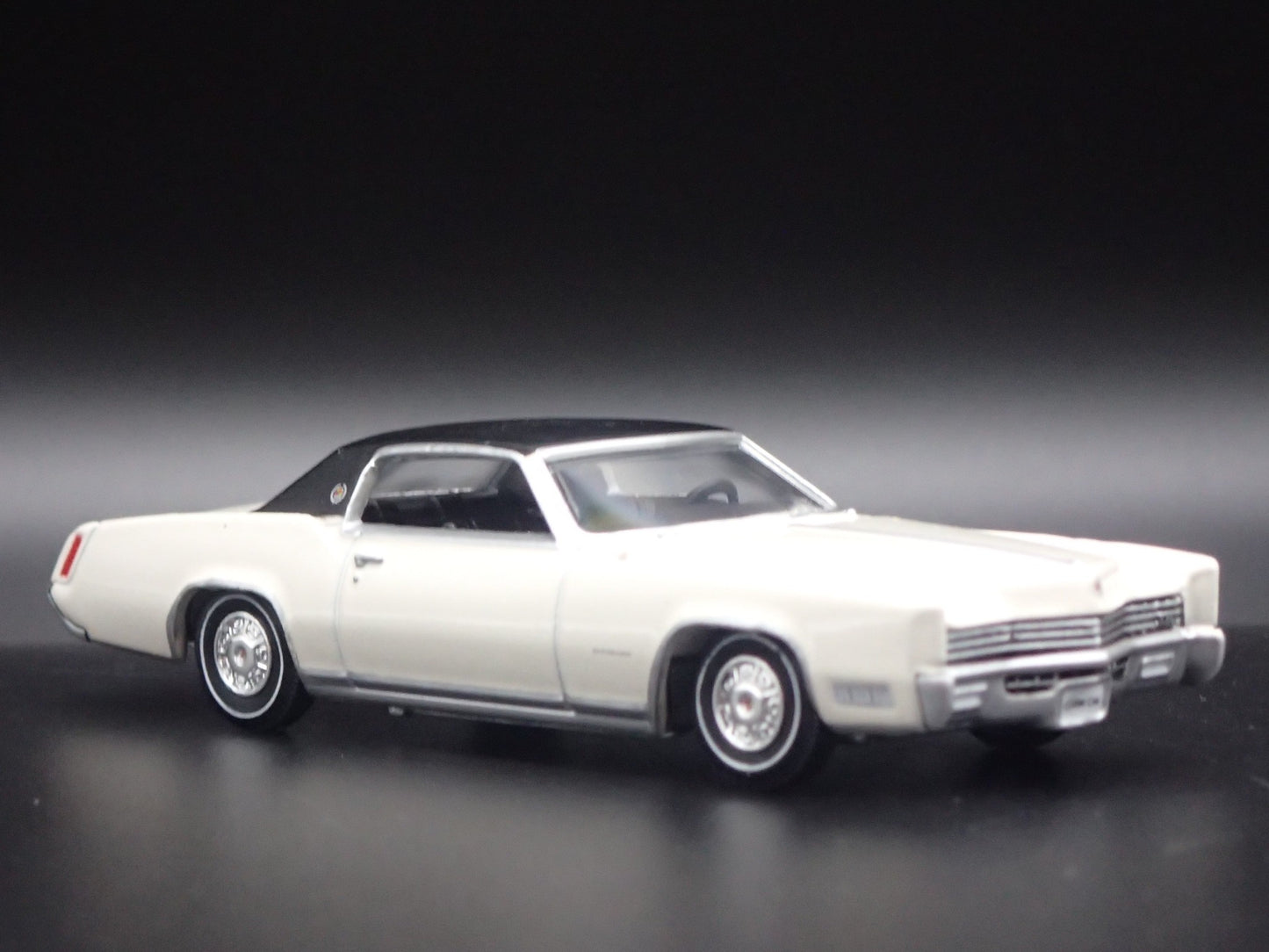 1967 67 CADDY CADILLAC ELDORADO 1:64 SCALE COLLECTIBLE DIORAMA DIECAST MODEL CAR
