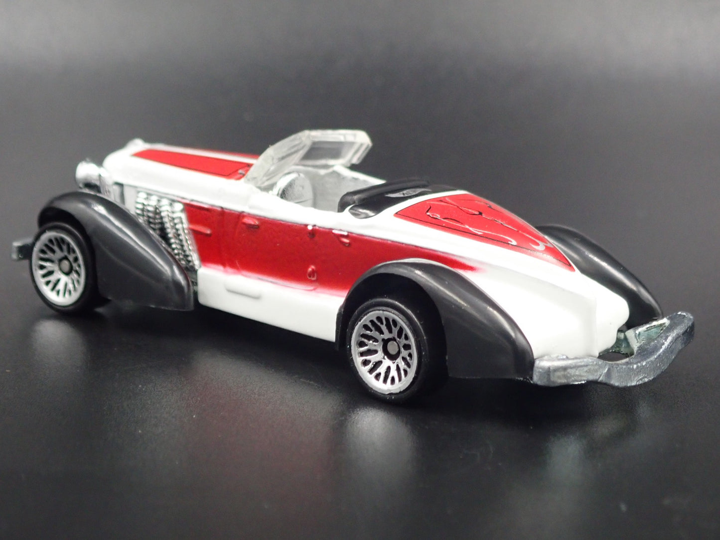 1936 36 AUBURN 852 BOAT TAIL 1:64 SCALE COLLECTIBLE DIORAMA DIECAST MODEL CAR