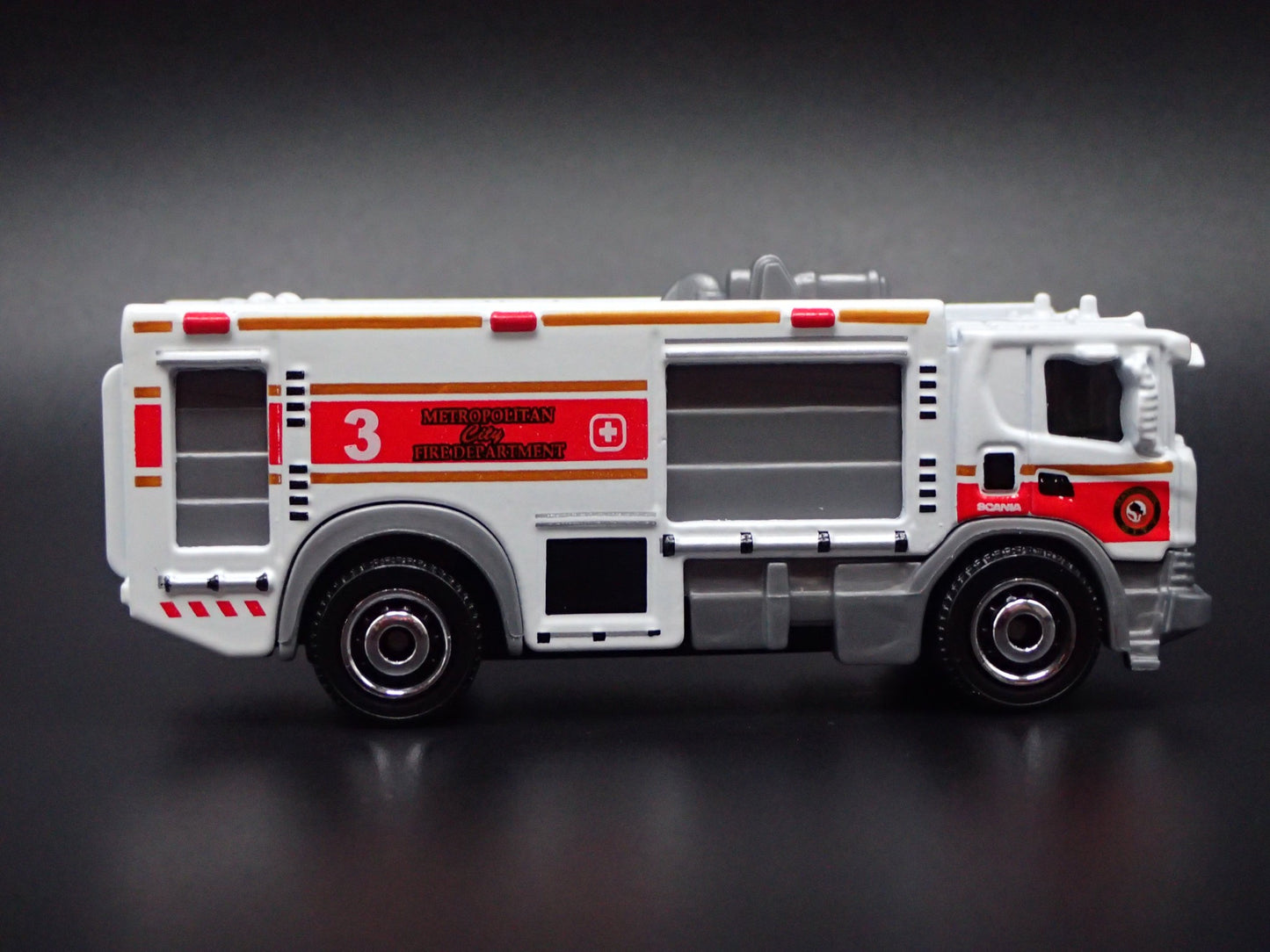 2016-2025 SCANIA XT FIRE TRUCK METROPOLITAN CITY 1:64 MB SCALE DIECAST MODEL CAR