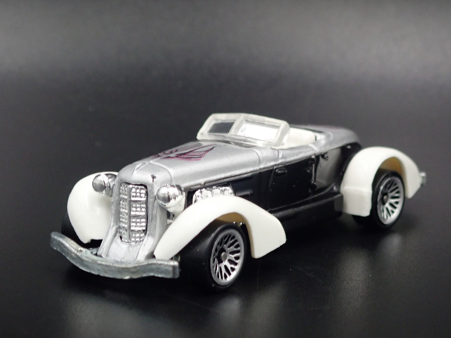 1936 36 AUBURN 852 BOAT TAIL 1:64 SCALE COLLECTIBLE DIORAMA DIECAST MODEL CAR