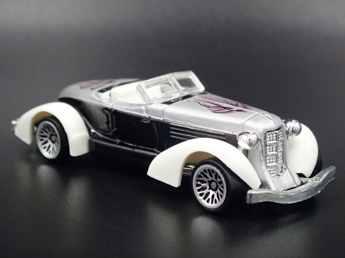 1936 36 AUBURN 852 BOAT TAIL 1:64 SCALE COLLECTIBLE DIORAMA DIECAST MODEL CAR