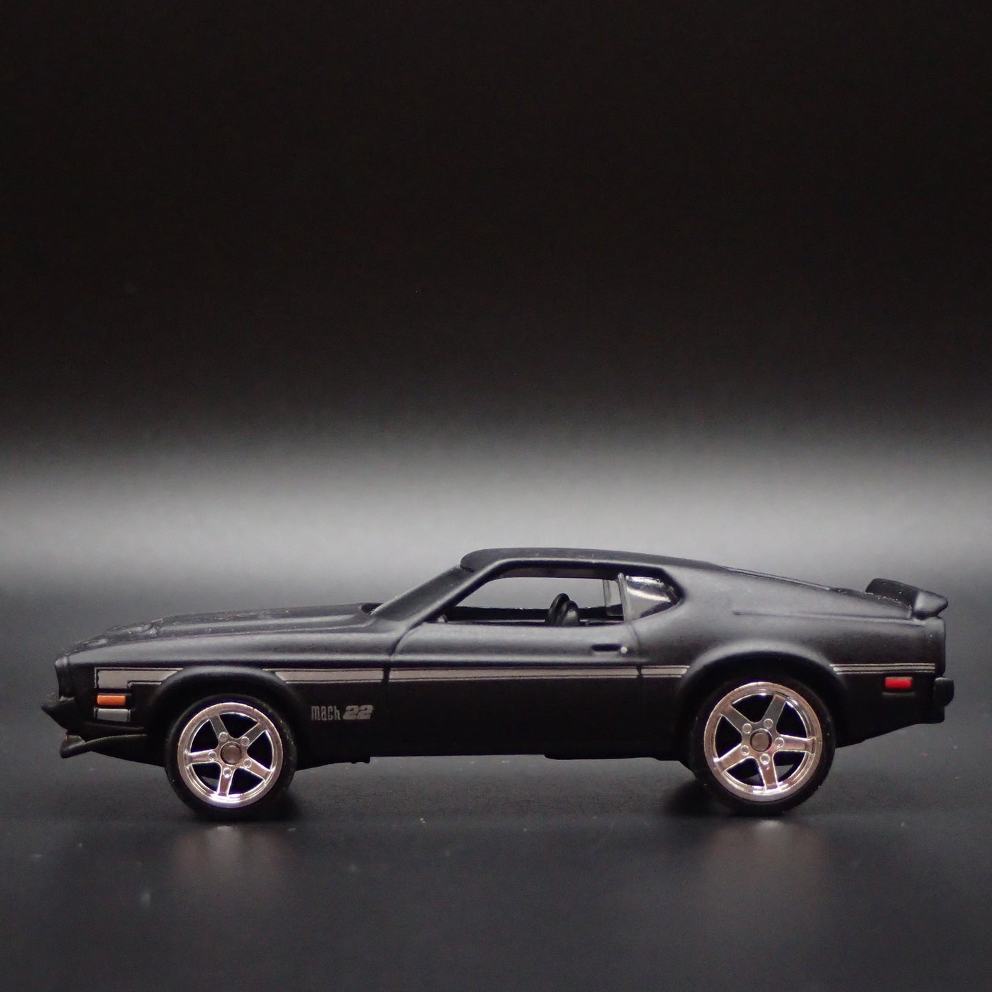 1971 71 FORD MUSTANG MACH 1 FASTBACK 1:64 SCALE COLLECTIBLE DIECAST MODEL CAR