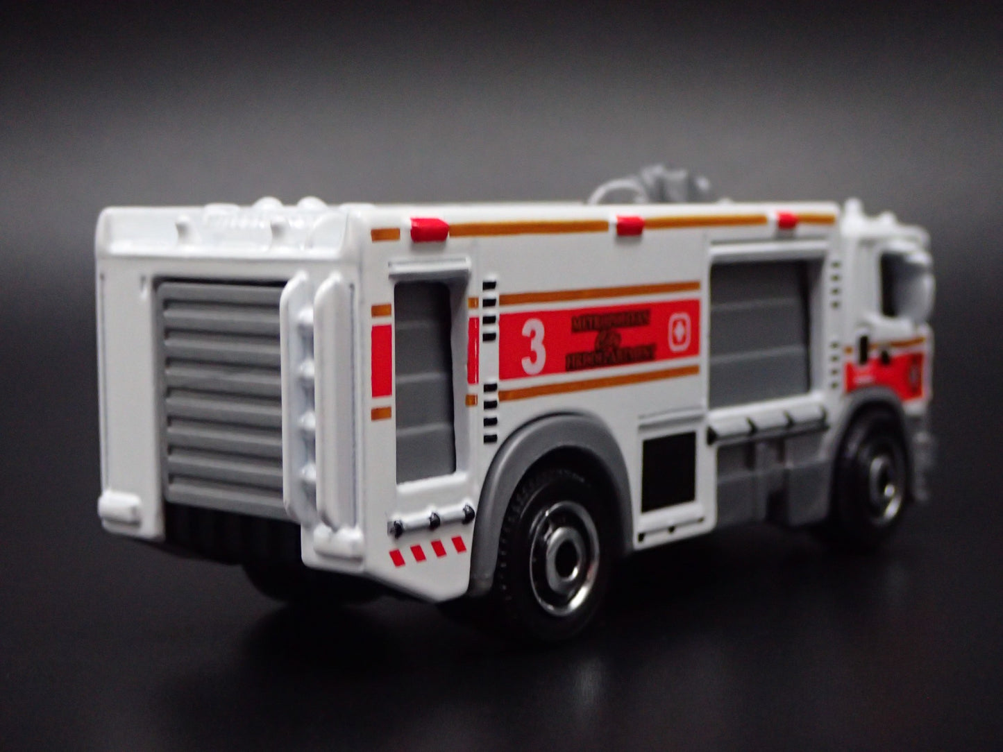 2016-2025 SCANIA XT FIRE TRUCK METROPOLITAN CITY 1:64 MB SCALE DIECAST MODEL CAR