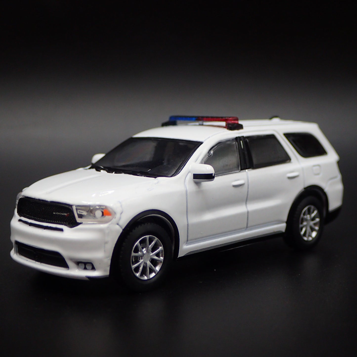 2018-2025 DODGE DURANGO POLICE FIRE PURSUIT 1:64 SCALE DIORAMA DIECAST MODEL CAR