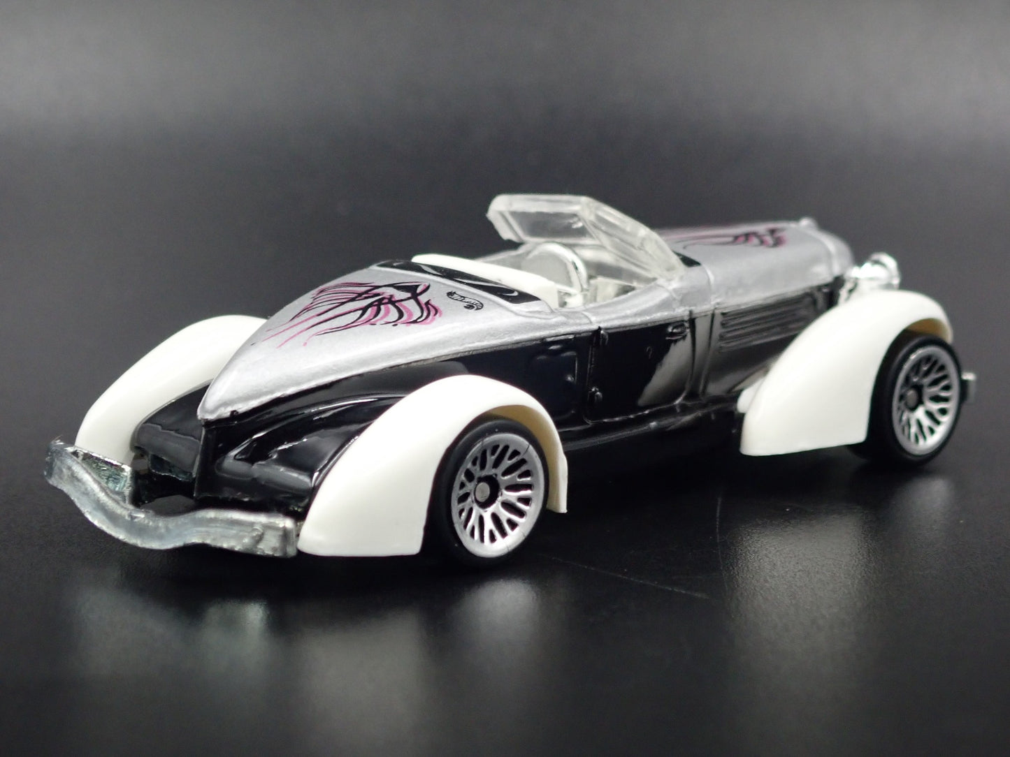 1936 36 AUBURN 852 BOAT TAIL 1:64 SCALE COLLECTIBLE DIORAMA DIECAST MODEL CAR