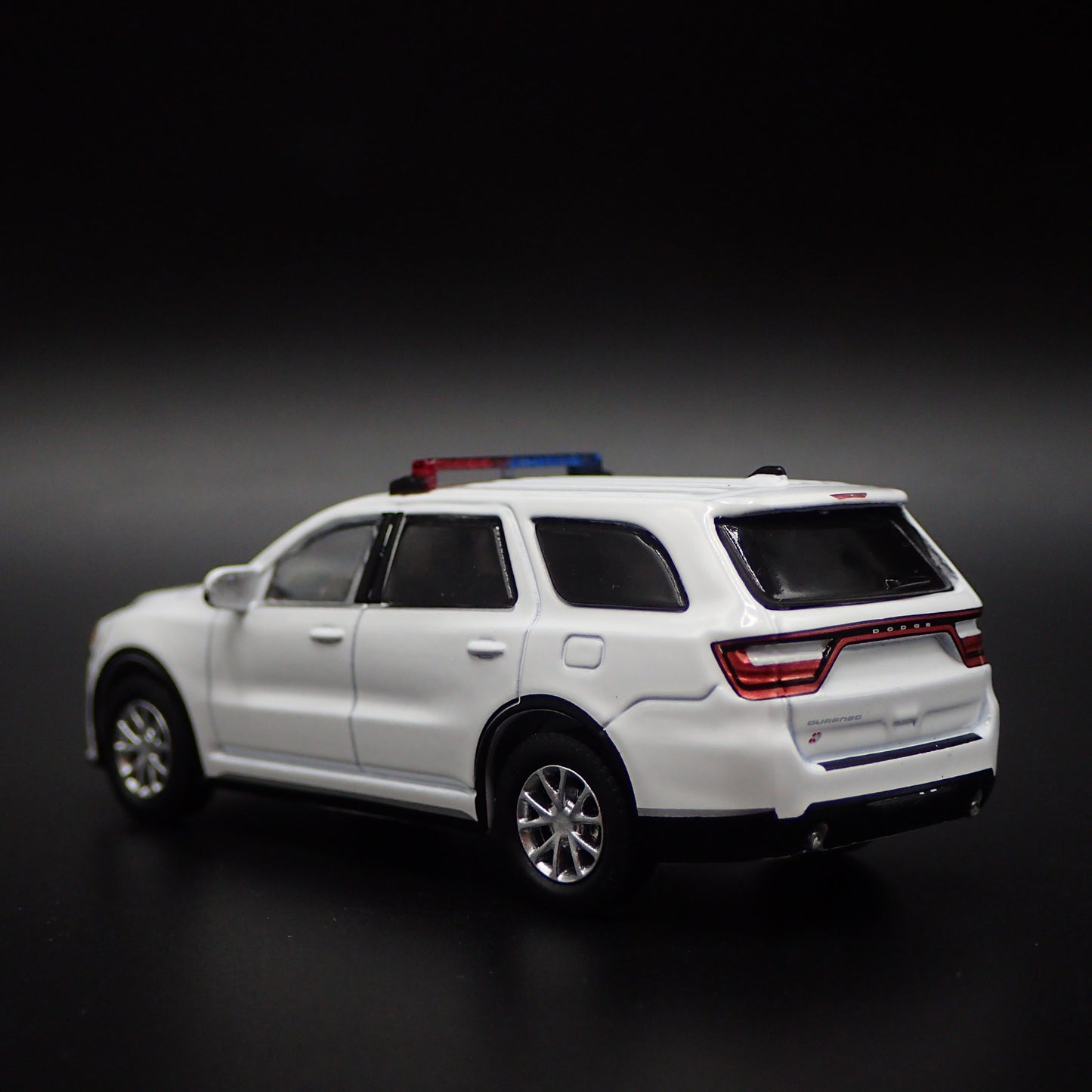 2018-2025 DODGE DURANGO POLICE FIRE PURSUIT 1:64 SCALE DIORAMA DIECAST MODEL CAR
