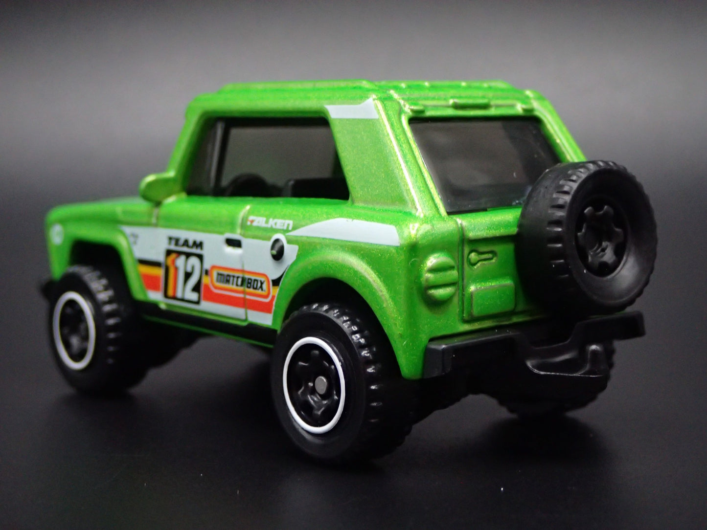 INTERNATIONAL SCOUT W HITCH 1:64 SCALE COLLECTIBLE DIORAMA DIECAST MODEL CAR